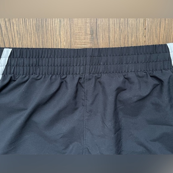 UNDER ARMOUR YOUTH Girls Running Shorts Black Reflective Trim Size YMD - Picture 5 of 9